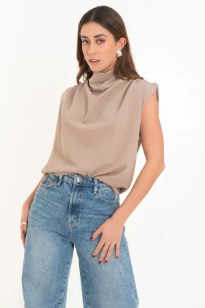Blusa oversized sin mangas hombros plisados