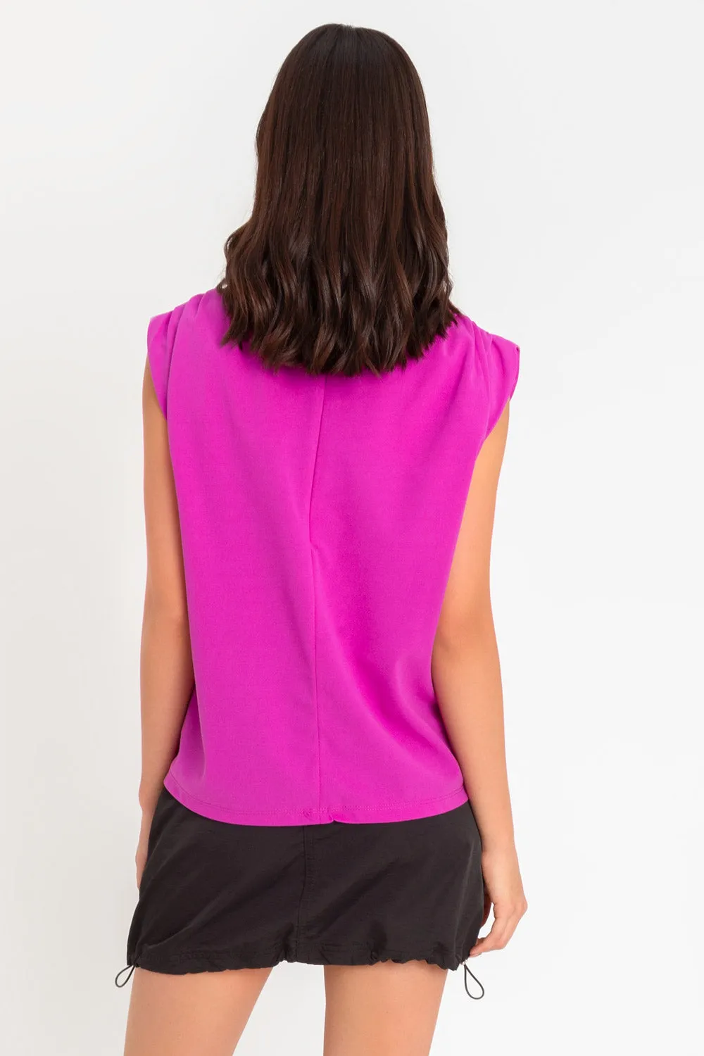 Blusa oversized sin mangas hombros plisados