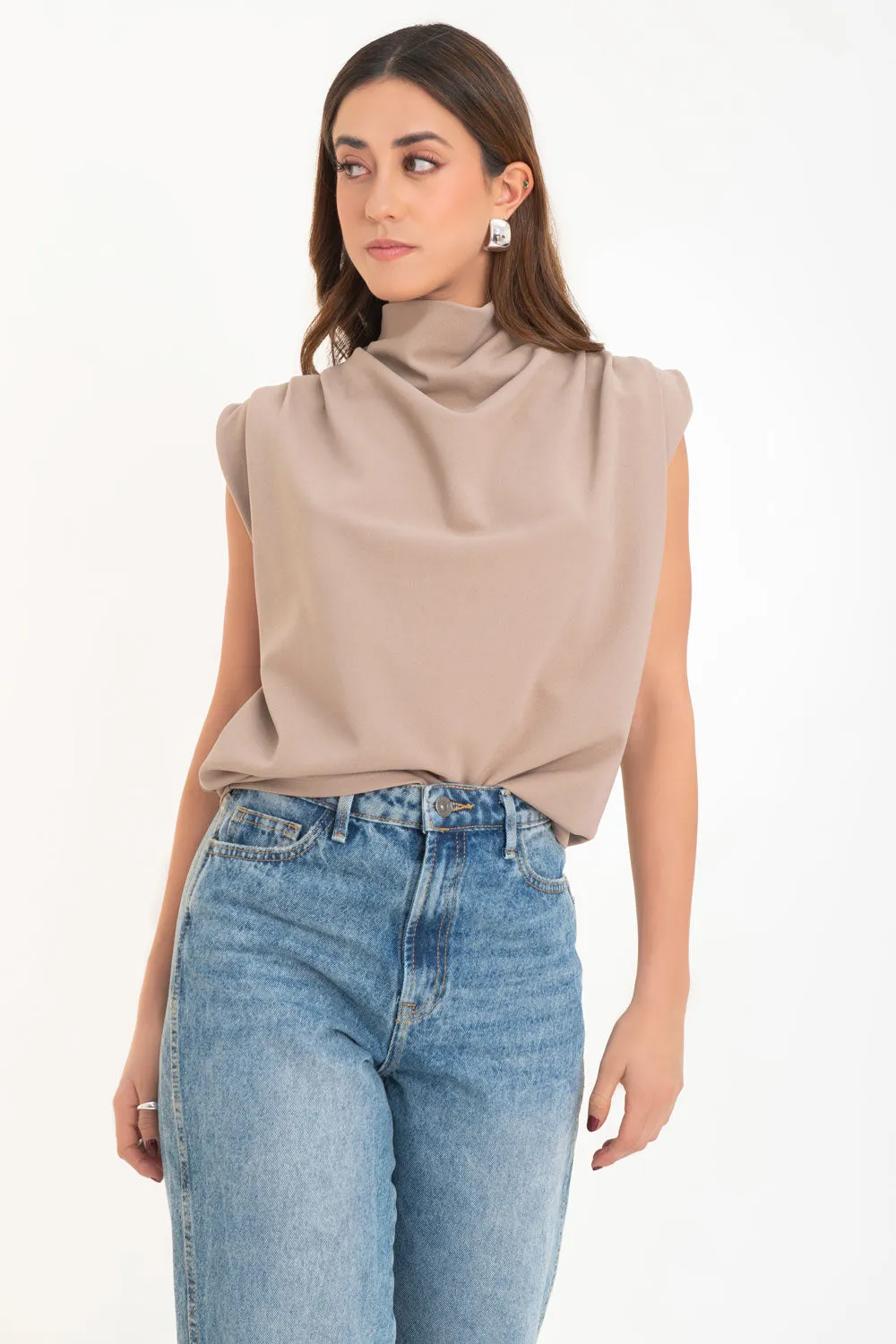 Blusa oversized sin mangas hombros plisados