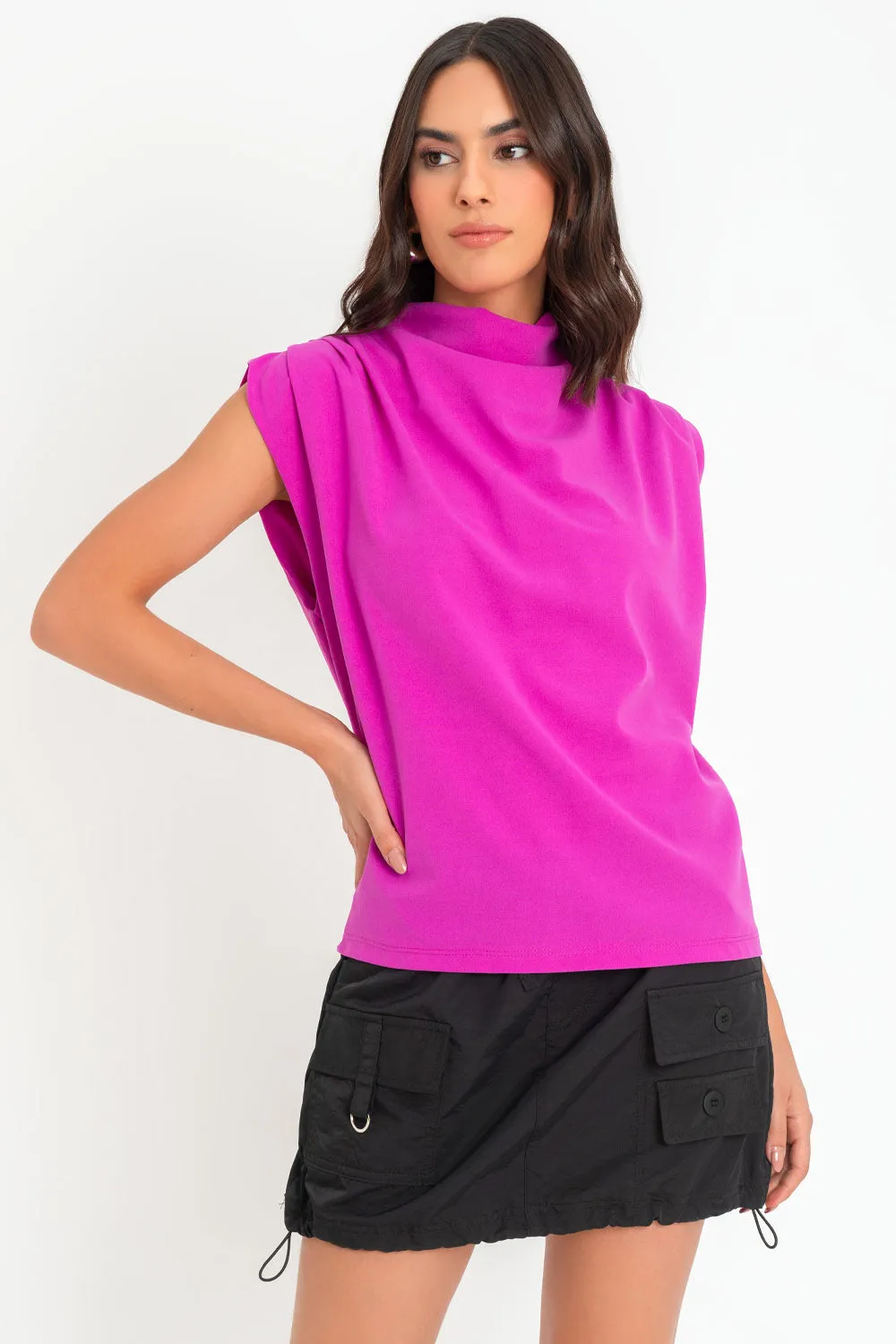 Blusa oversized sin mangas hombros plisados