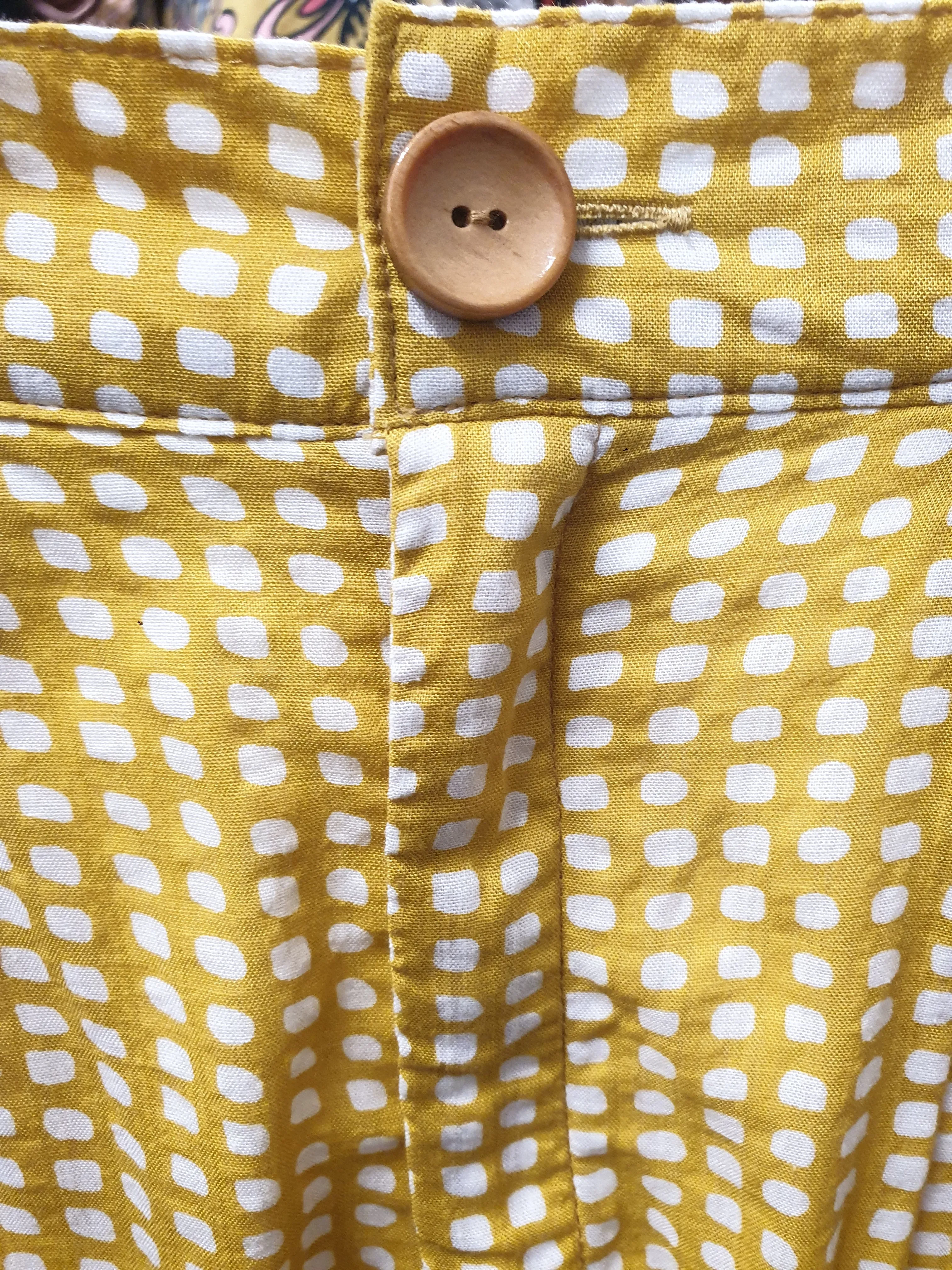 Kindling yellow print high waisted skirt size 6, fits 6 and 8