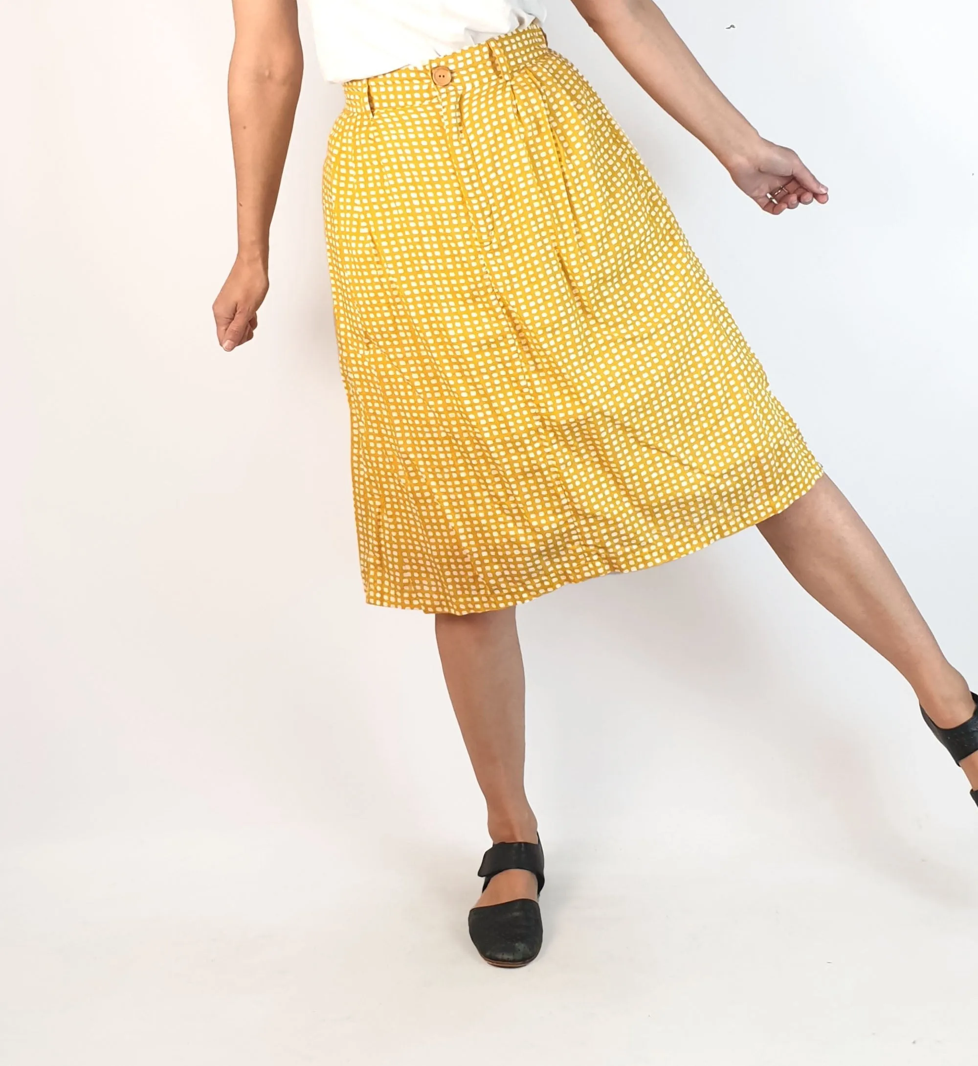 Kindling yellow print high waisted skirt size 6, fits 6 and 8