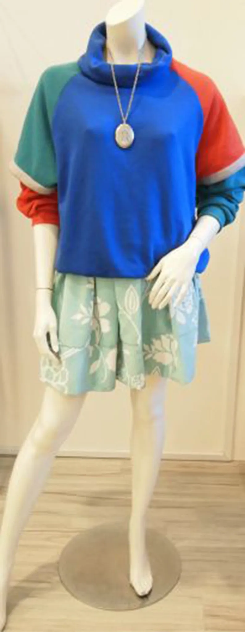 OVERSIZED PULLOVER IN COLORBLOCK