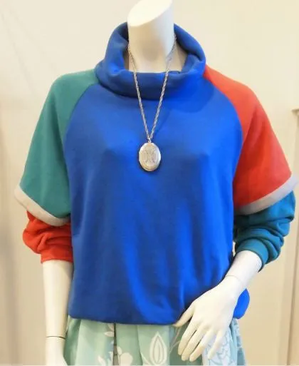 OVERSIZED PULLOVER IN COLORBLOCK
