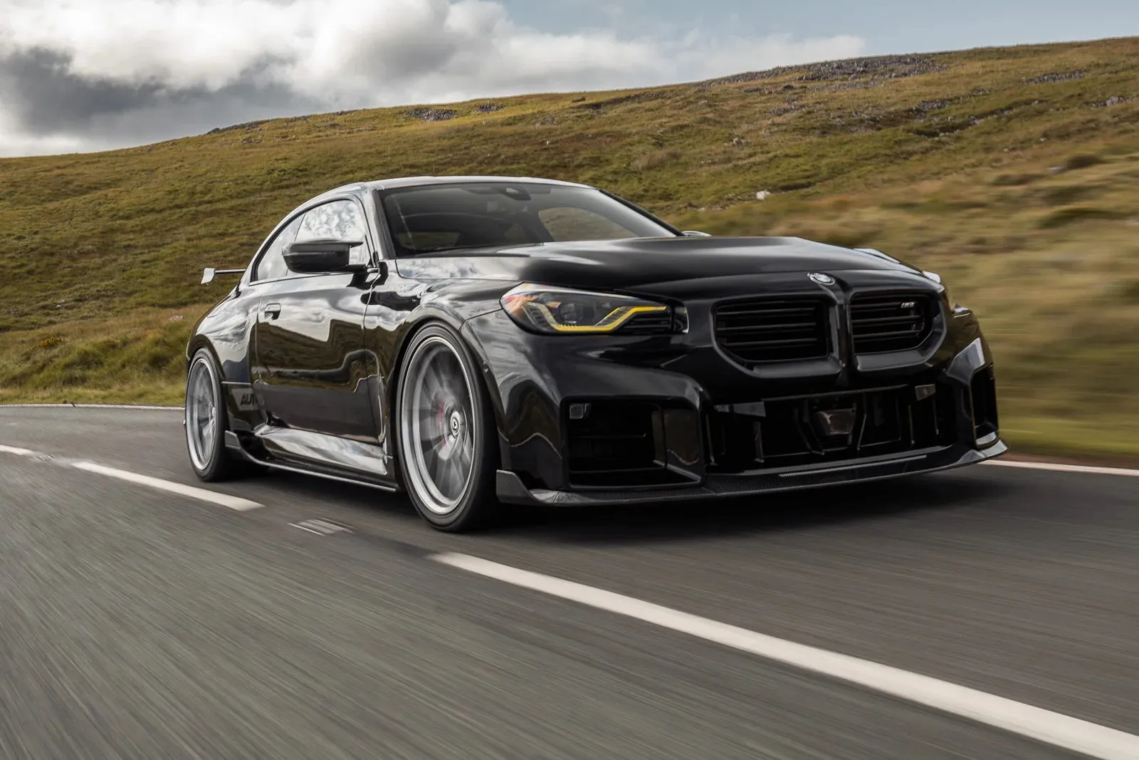 TRE G87 M2 Carbon Side Skirt Set
