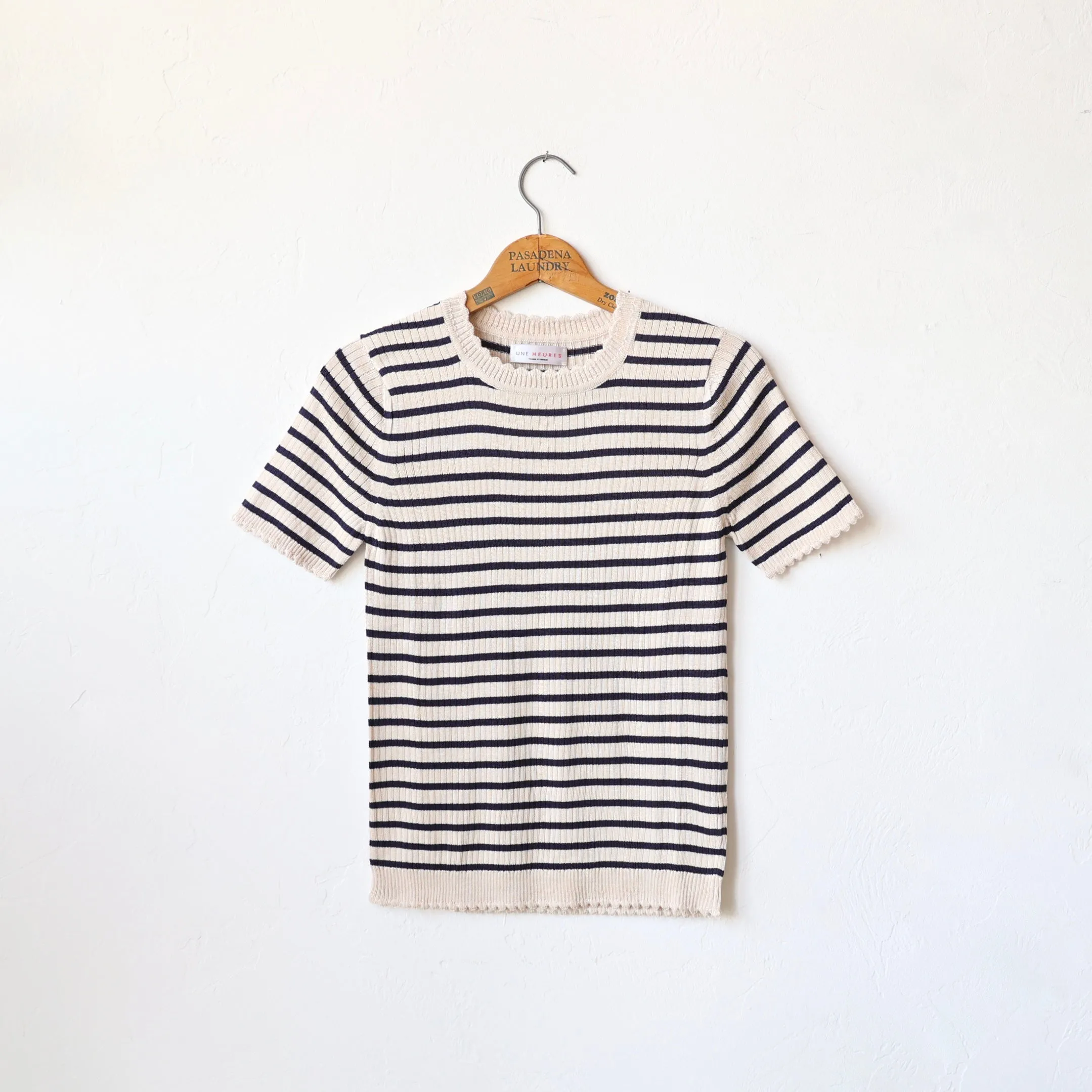 Une Heures Italian Silk Scallop Short Sleeve - Perle/Navy