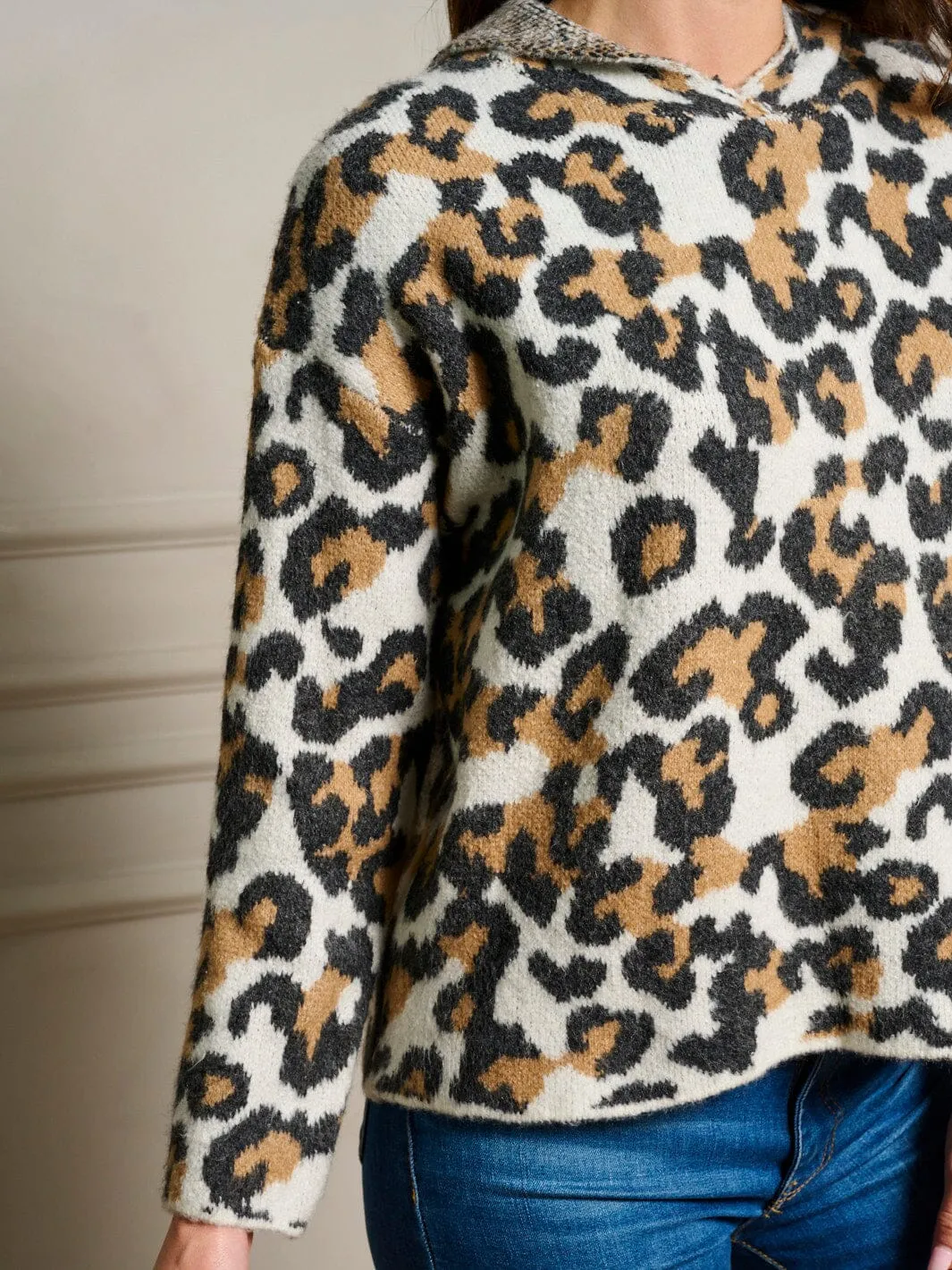 WOMEN'S LONG SLEEVE HOODED ANIMAL PRINT PULLOVER SWEATER