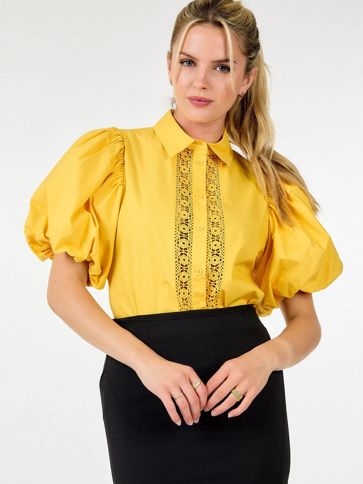 WOMEN'S SHORT PUFF SLEEVE BUTTON UP CROCHET DETAILED BLOUSE